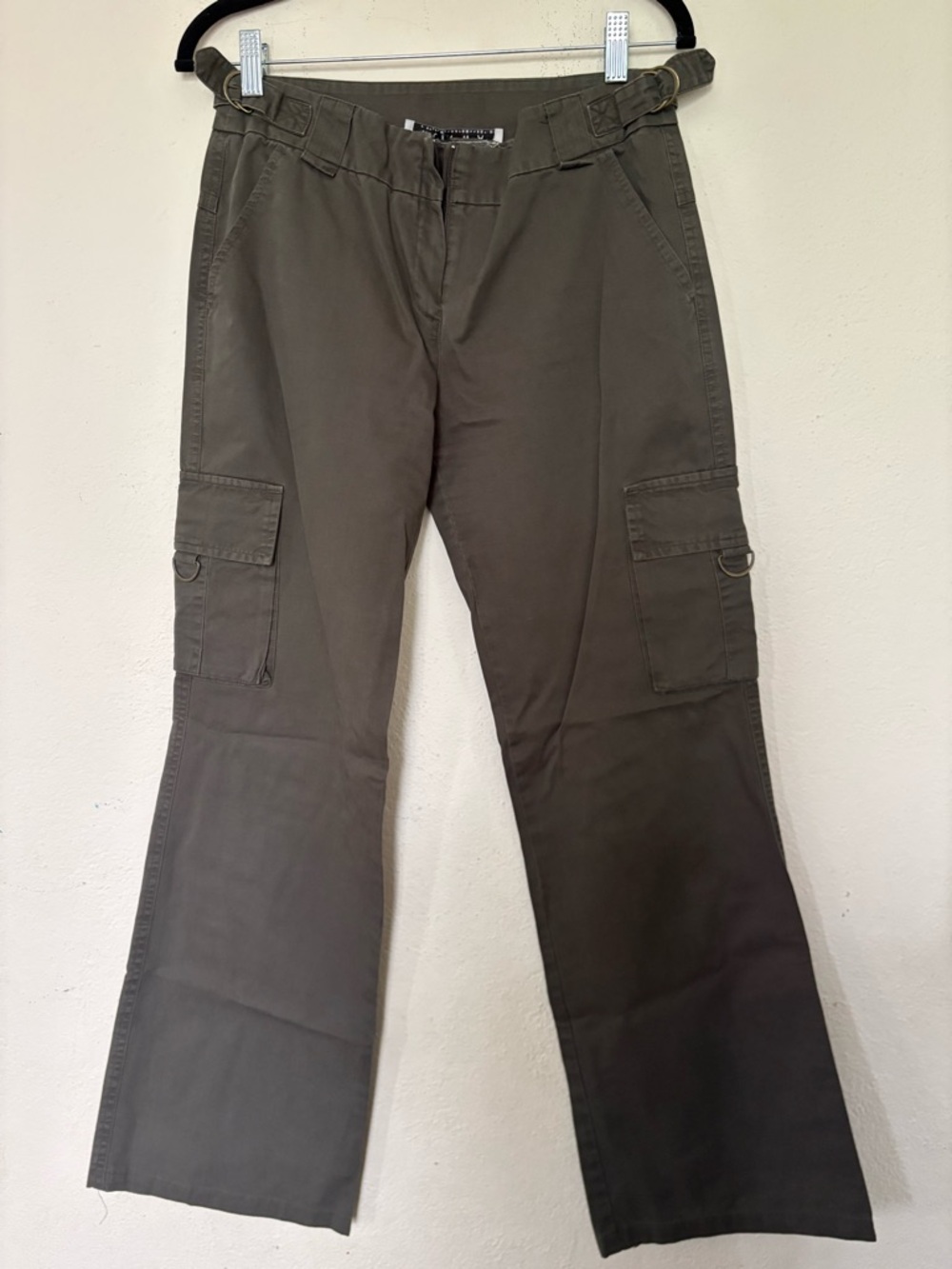 Women’s Cargo Trousers in Olive with Utility Pockets